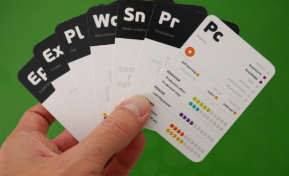 Ouvrir la créativité par le biais d’une contrainte : un usage de Learning Battle Cards