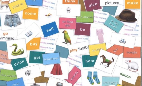Des flash cards pour faciliter la prise de parole et la mémorisation dans un cours d’anglais